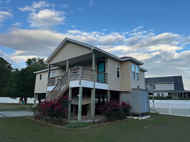 property at 616 Vista Lake Dr