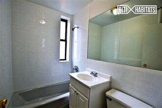 311 W 94th St-Unit -5C in New York, NY - Building Photo - Building Photo