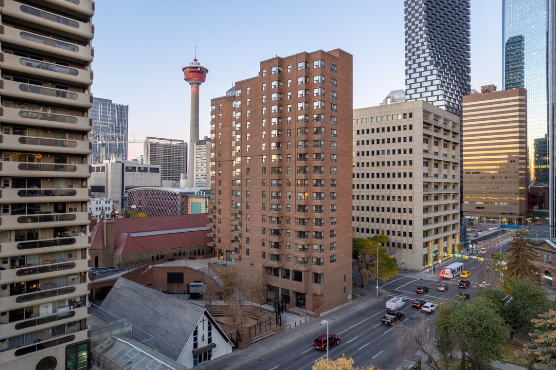 Carter Place in Calgary, AB - Building Photo