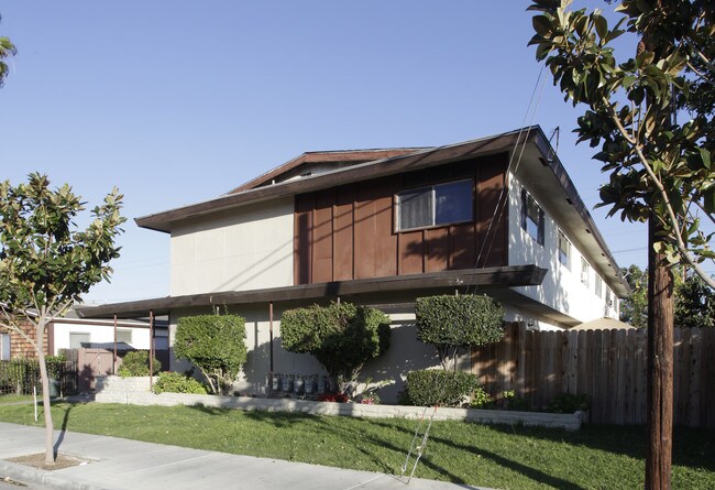 313 W Valencia Dr in Fullerton, CA - Building Photo - Building Photo