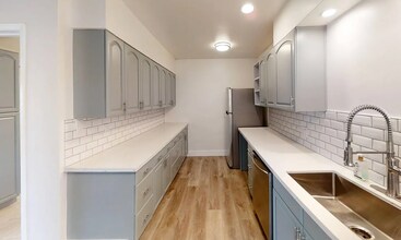 5118-5120 E Falls View Dr in San Diego, CA - Building Photo - Building Photo