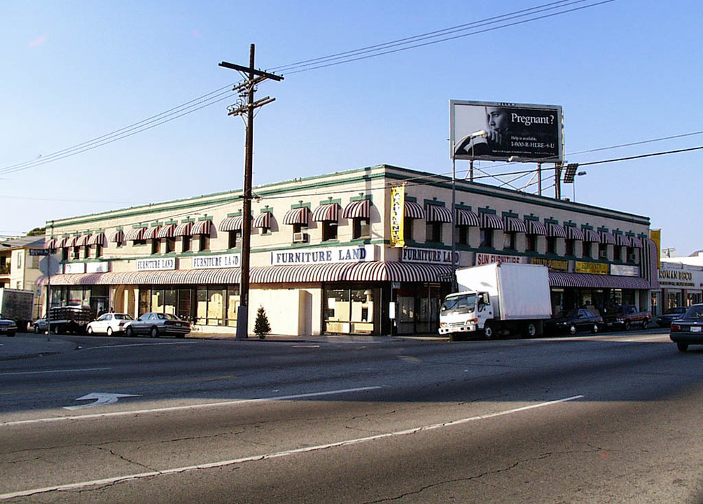 601-609 N Western Ave in Los Angeles, CA - Building Photo