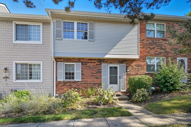 property at 7525 Queen Ann Ct