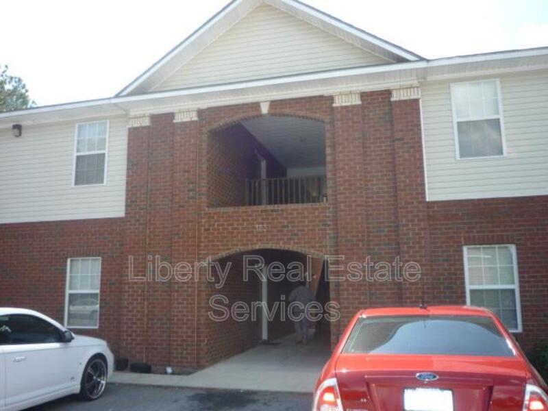 135 Rolland St in Hinesville, GA - Foto de edificio