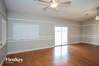 5900 Kane Holly St in Las Vegas, NV - Foto de edificio - Building Photo