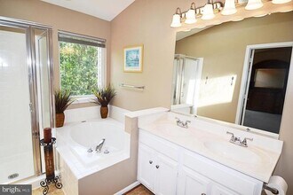 21168 Millwood Square in Sterling, VA - Building Photo - Building Photo