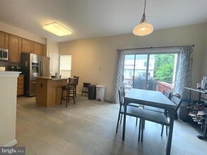 14286 Glade Spring Dr in Centreville, VA - Building Photo - Building Photo