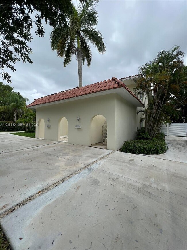 9210 SW 73rd Avrd in Pinecrest, FL - Building Photo - Building Photo