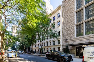 33 E 22nd St in New York, NY - Building Photo