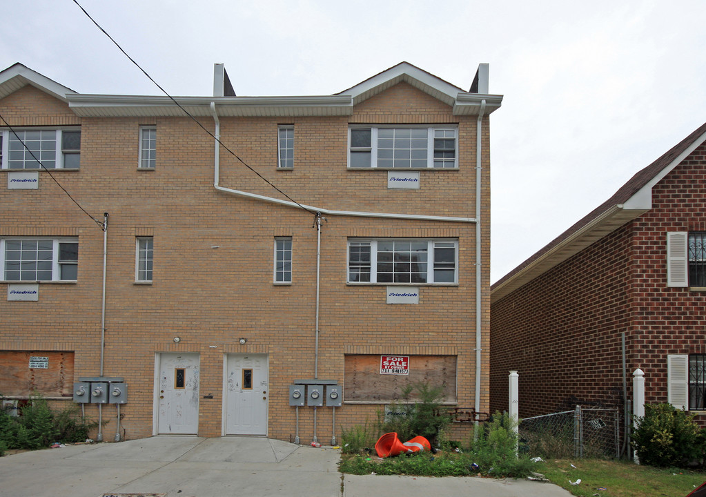 175 Beach 60th St in Far Rockaway, NY - Building Photo