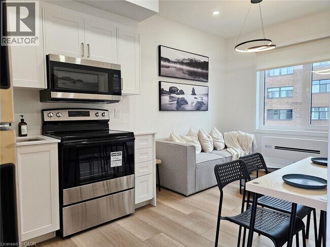 268 Oakdale Ave in St Catharines, ON - Building Photo - Building Photo