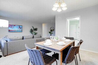 2111 Richmond Hwy in Arlington, VA - Foto de edificio - Building Photo