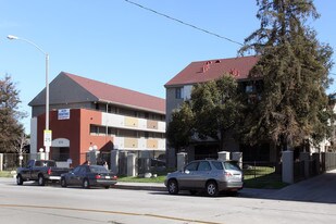 Alamitos Apartments in Long Beach, CA - Building Photo
