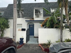 4032 SW 67th Ter in Davie, FL - Building Photo