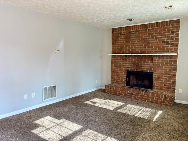 945 Silverwood Dr in Atlanta, GA - Building Photo - Building Photo