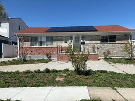 2262 Leighton Rd in Elmont, NY - Building Photo