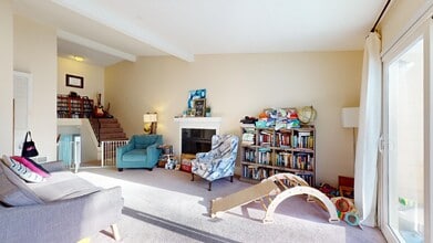 542 Meadow Ct in Ames, IA - Building Photo - Building Photo