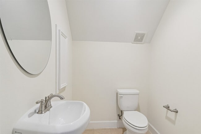 property at 902 W 20th St