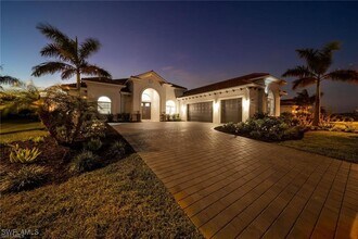 18656 Royal Hammock Blvd in Naples, FL - Foto de edificio - Building Photo