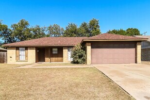 1825 Prince Dr in Benbrook, TX - Building Photo