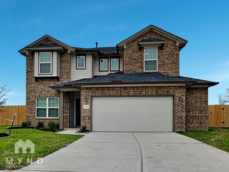 4703 Seaside Sparrow Ln in Baytown, TX - Building Photo