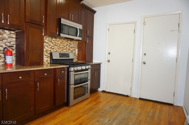 247 Mt Prospect Ave in Newark, NJ - Building Photo - Building Photo