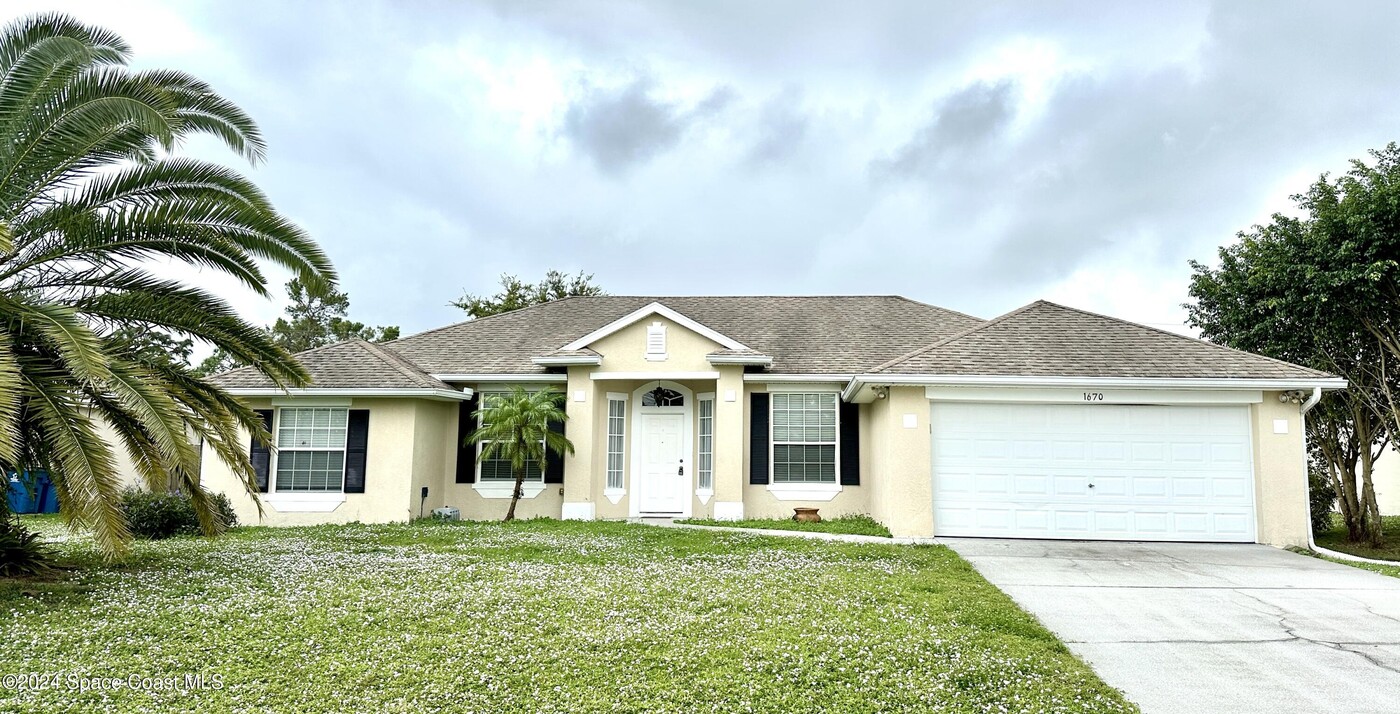 1670 Waldrep St SE in Palm Bay, FL - Building Photo