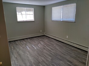 Clinton Street Apartments in Aurora, CO - Building Photo - Interior Photo