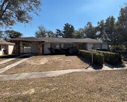9161 N Abbot Dr in Citrus Springs, FL - Building Photo