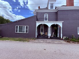 333 W Pike St in Canonsburg, PA - Building Photo