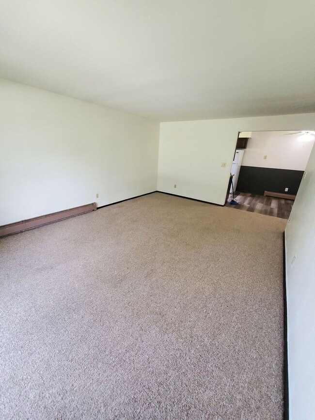 10500 W Fond du Lac Ave in Milwaukee, WI - Building Photo - Building Photo