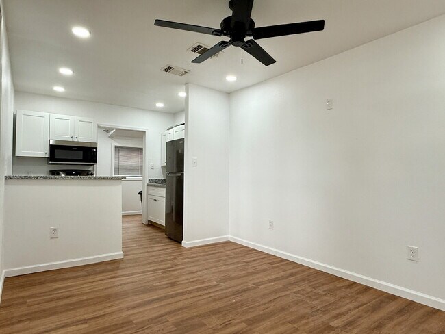 2435 21st St in Lubbock, TX - Building Photo - Building Photo