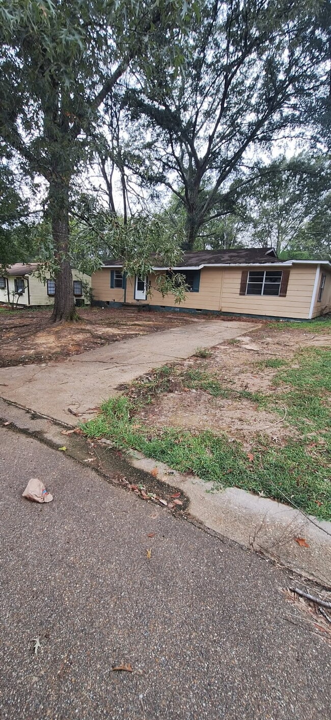 property at 3021 Woodview Dr