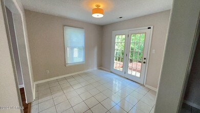 111 Carlisle Ct in Jacksonville, NC - Foto de edificio - Building Photo