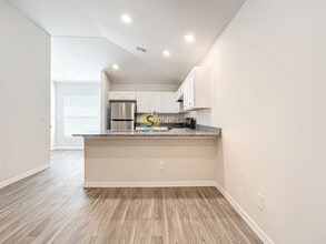 11048 Reims Ave in Englewood, FL - Building Photo - Building Photo