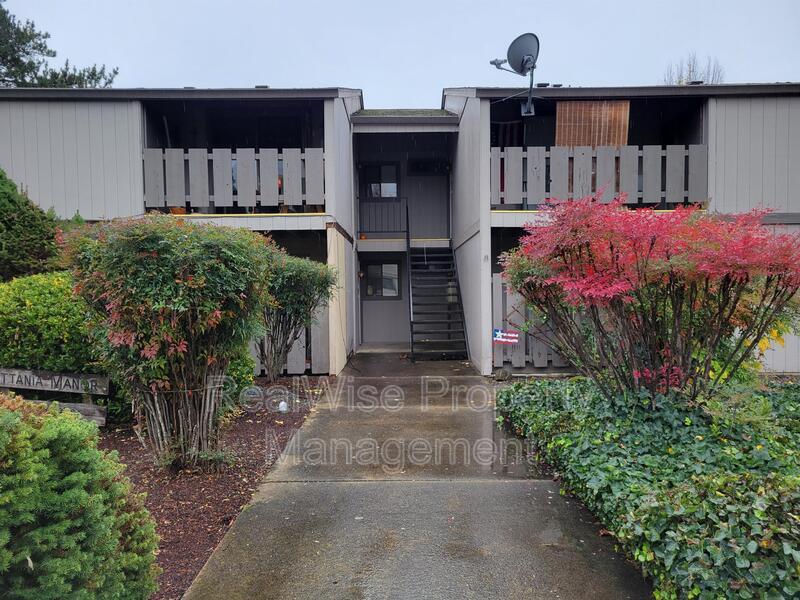 401 NW B St in Grants Pass, OR - Building Photo