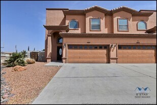 11651 Dos Palmas Dr in El Paso, TX - Building Photo