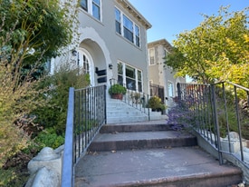 203 Howard St in Petaluma, CA - Building Photo