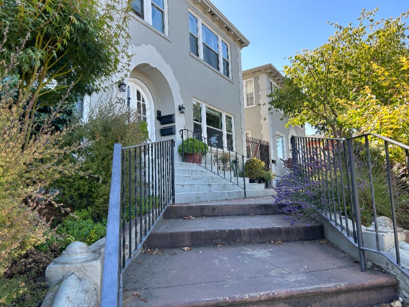 203 Howard St in Petaluma, CA - Building Photo