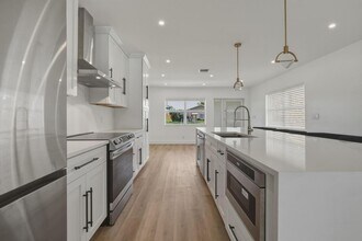 461 SW 1st St in Boca Raton, FL - Foto de edificio - Building Photo