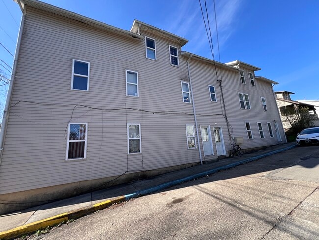628-630 Brandon St in Morgantown, WV - Foto de edificio - Building Photo