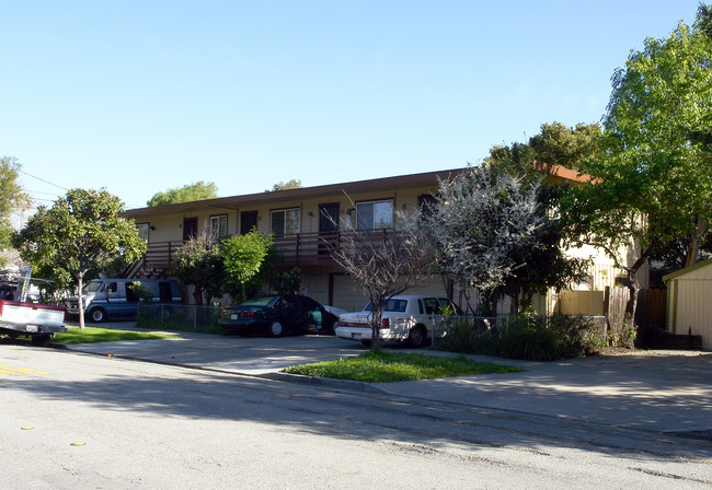 822 Allerton St in Redwood City, CA - Foto de edificio - Building Photo