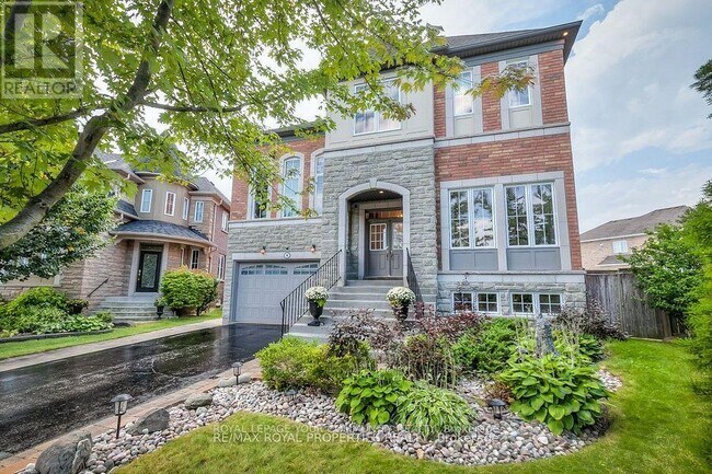 8 Speight Ct in Ajax, ON - Building Photo - Building Photo