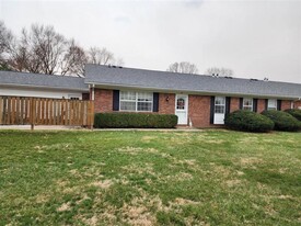 112 Southglen Rd in Terre Haute, IN - Building Photo