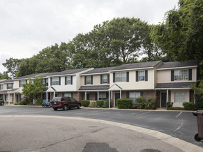 Hunters Trace Townhomes in Mount Pleasant, SC - Building Photo - Building Photo