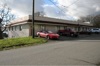 Pioneer Apartments in Oak Harbor, WA - Building Photo - Building Photo