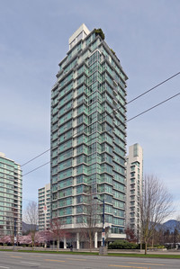 Bayshore Towers II in Vancouver, BC - Building Photo - Building Photo