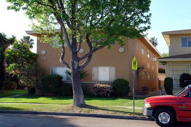 520 Grace Ave in Inglewood, CA - Foto de edificio - Building Photo