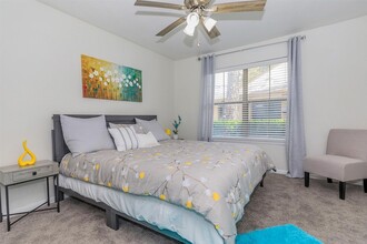 5555 Holly View Dr, Unit 820 in Houston, TX - Building Photo - Building Photo