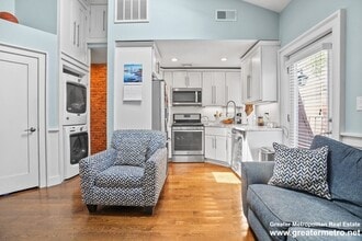 130 M St, Unit 2 in Boston, MA - Building Photo - Building Photo